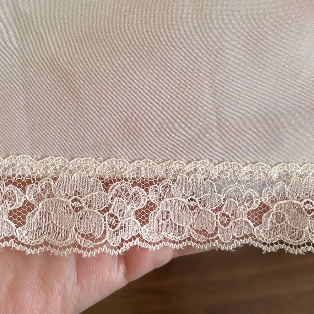 Vtg Wondermaid extremely light pink full skirt half slip - Picture 5 of 7